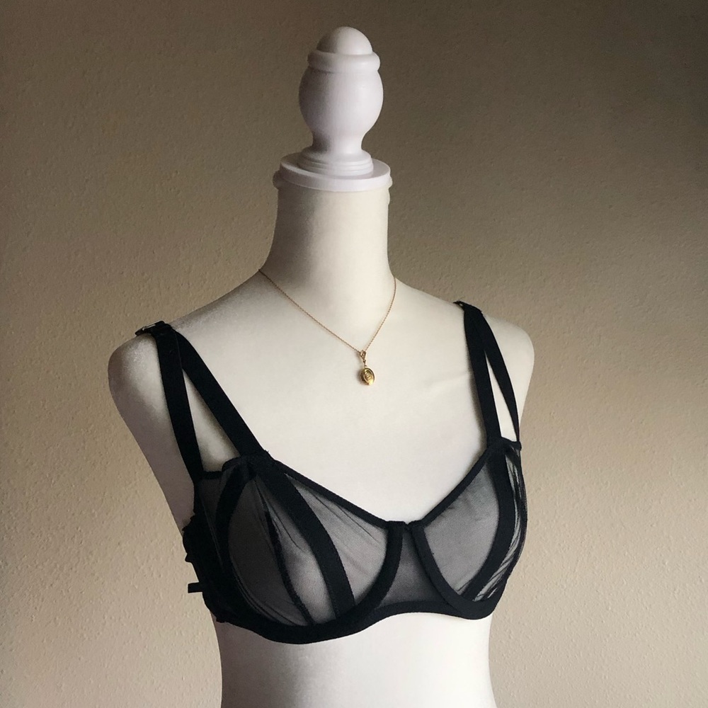 NWT Victoria Secret Strappy Bra-Size 34C